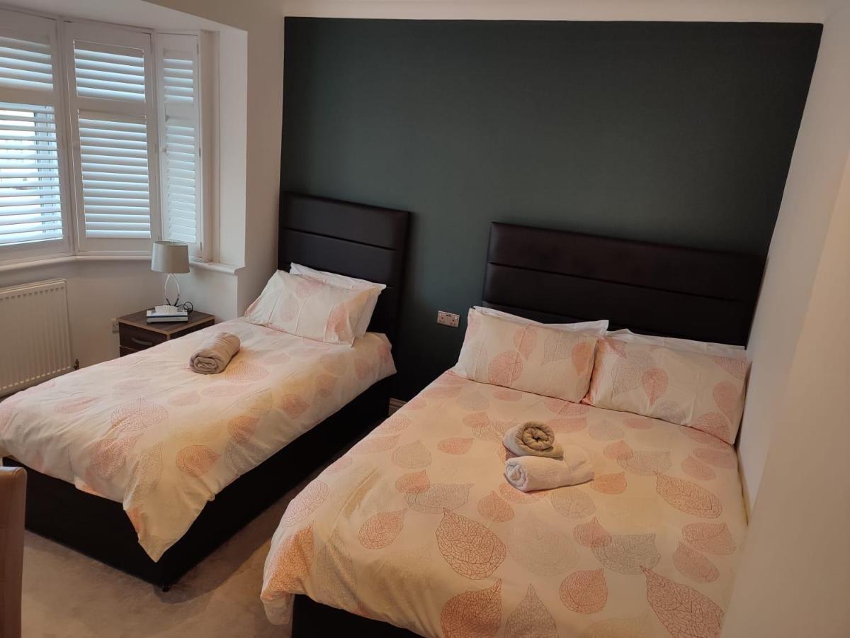 Apple House Wembley Hotel Barnet Bagian luar foto