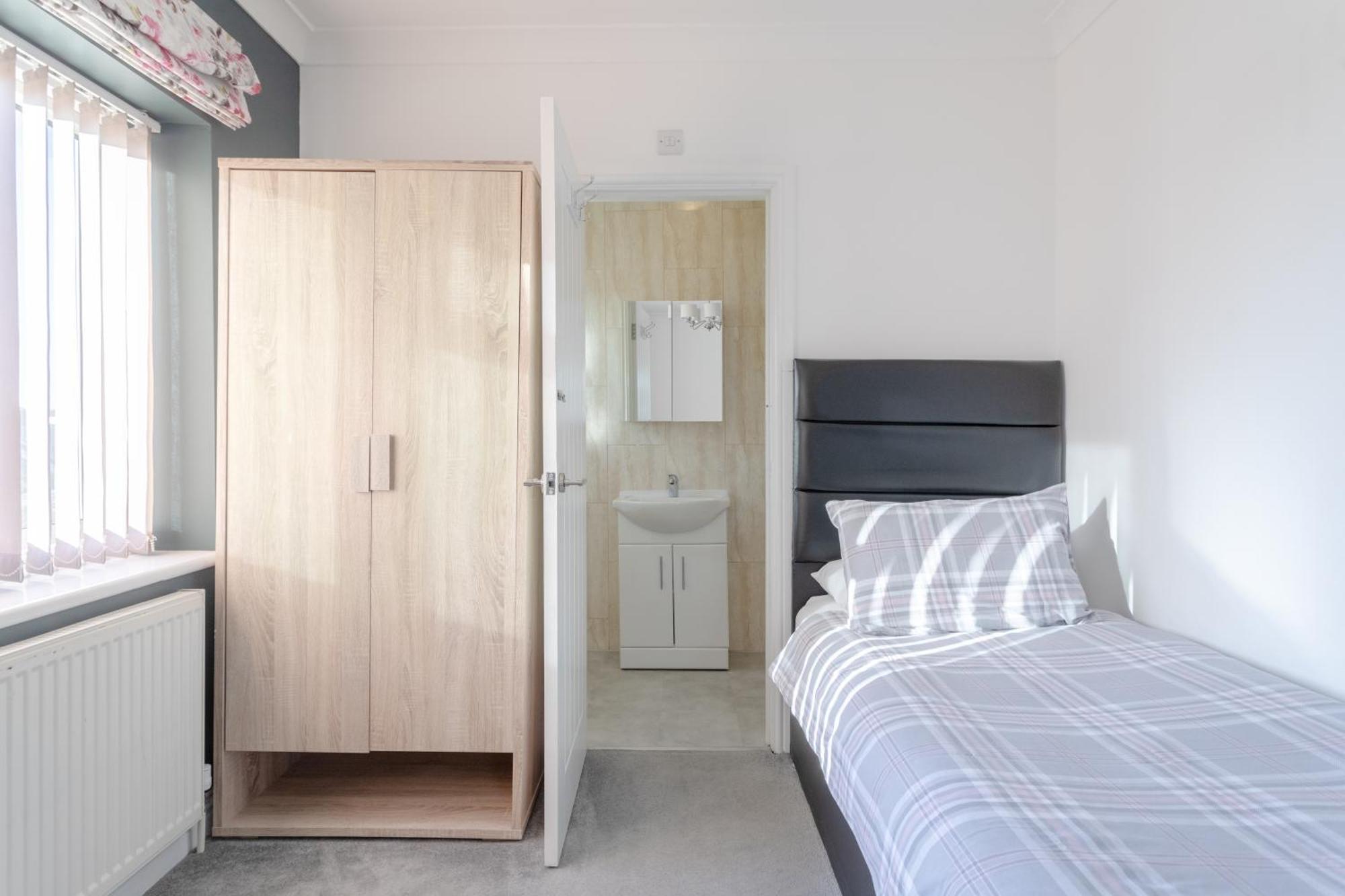 Apple House Wembley Hotel Barnet Bagian luar foto