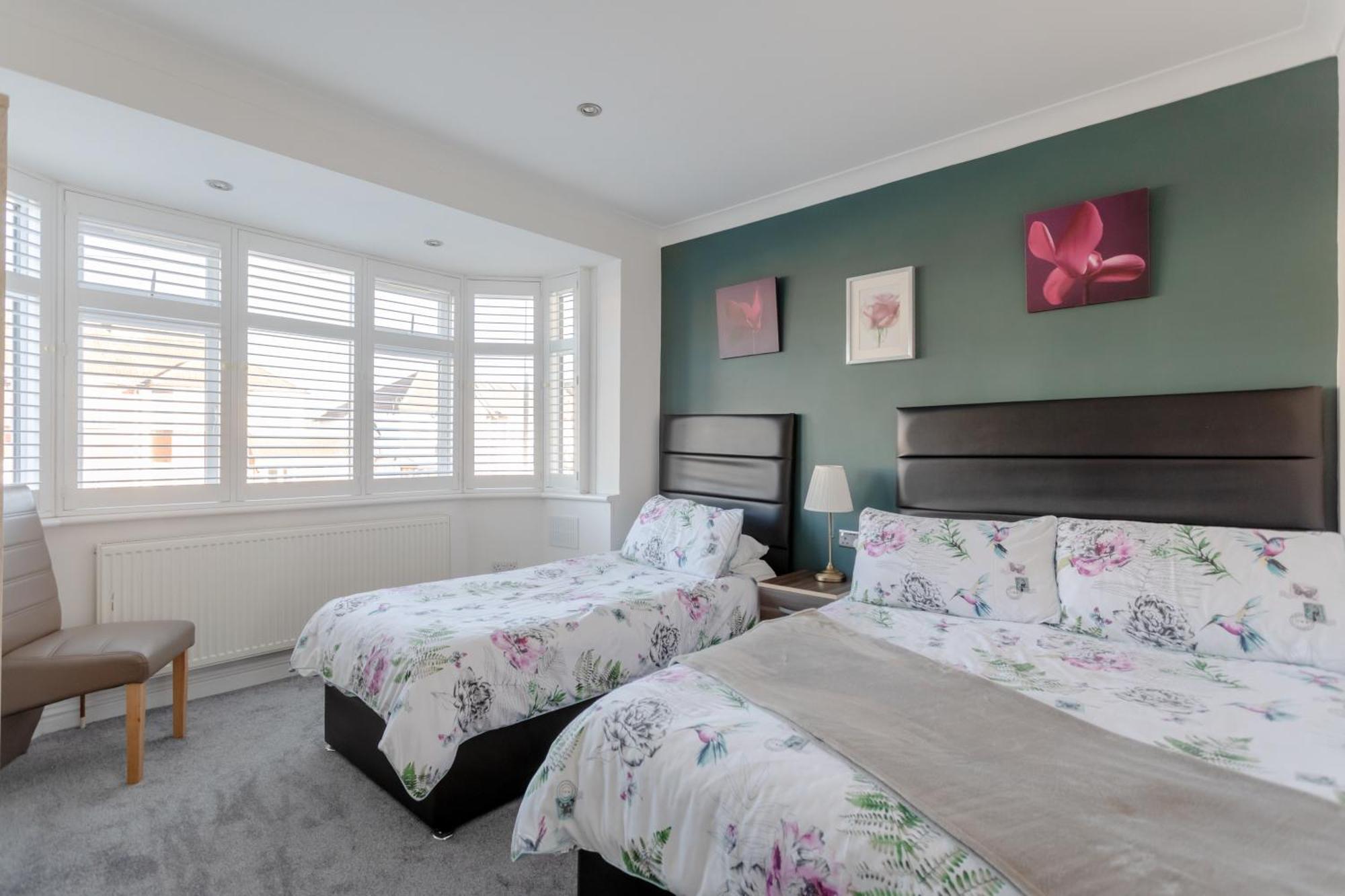 Apple House Wembley Hotel Barnet Bagian luar foto