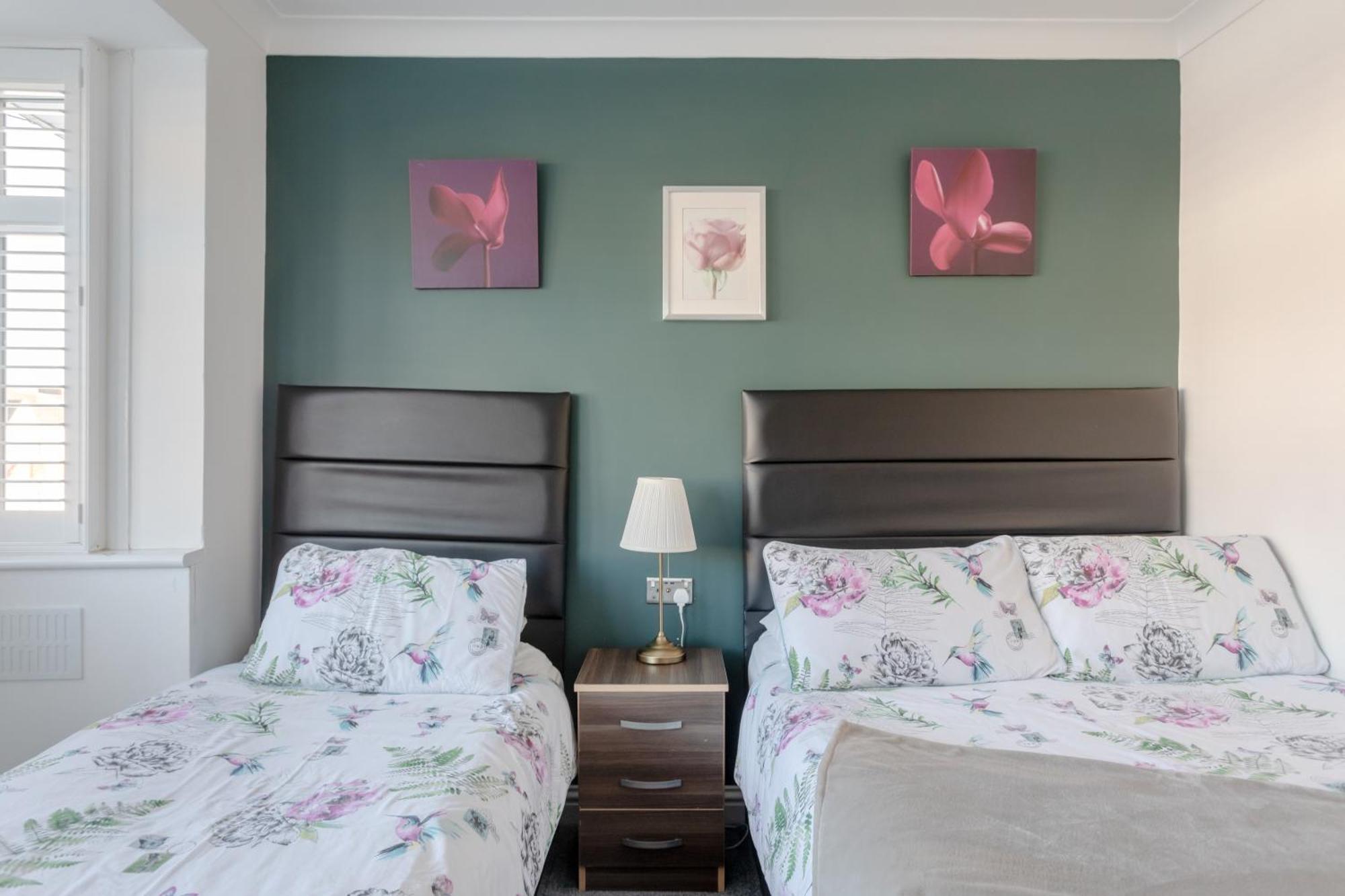 Apple House Wembley Hotel Barnet Bagian luar foto