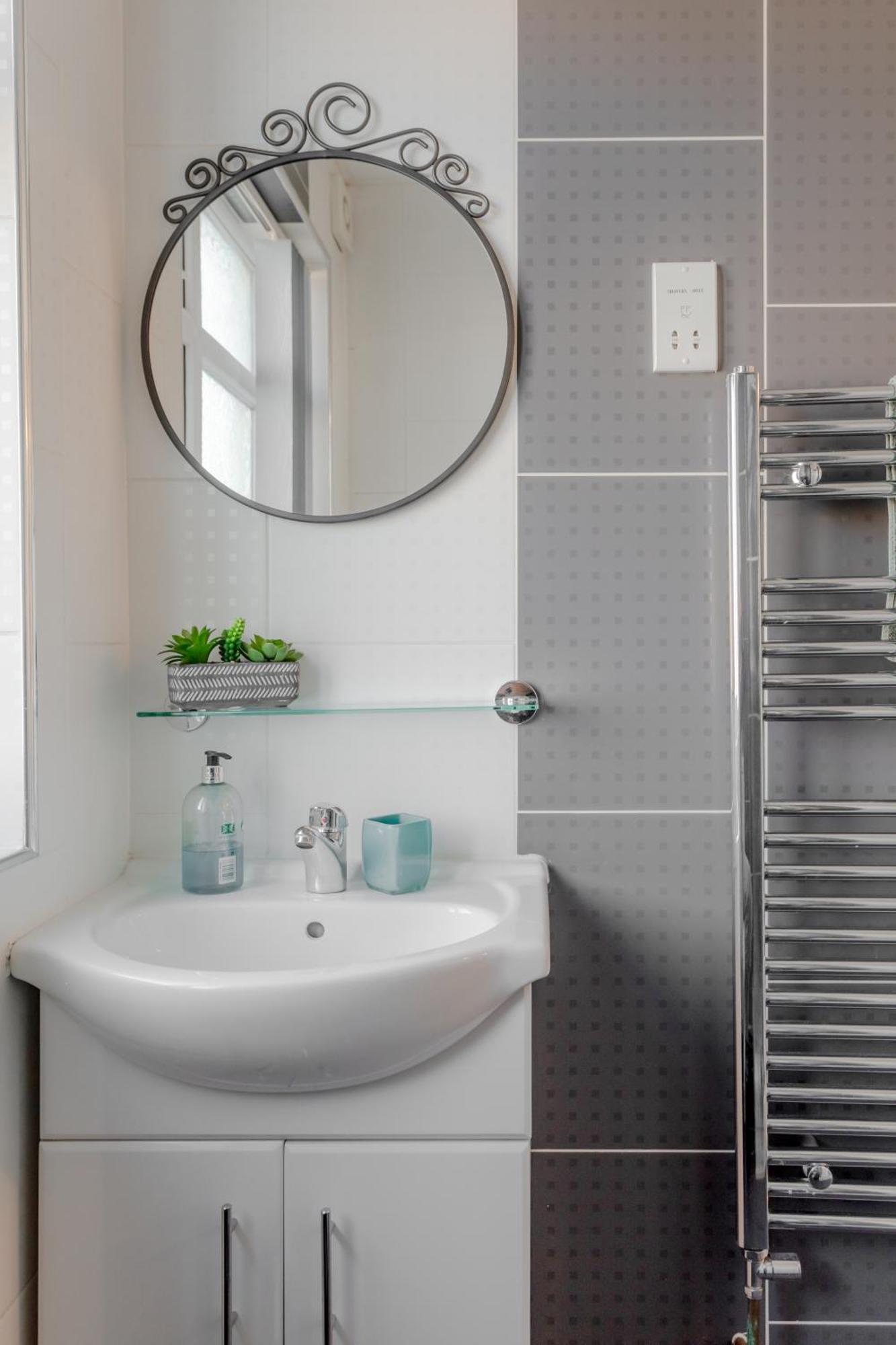 Apple House Wembley Hotel Barnet Bagian luar foto