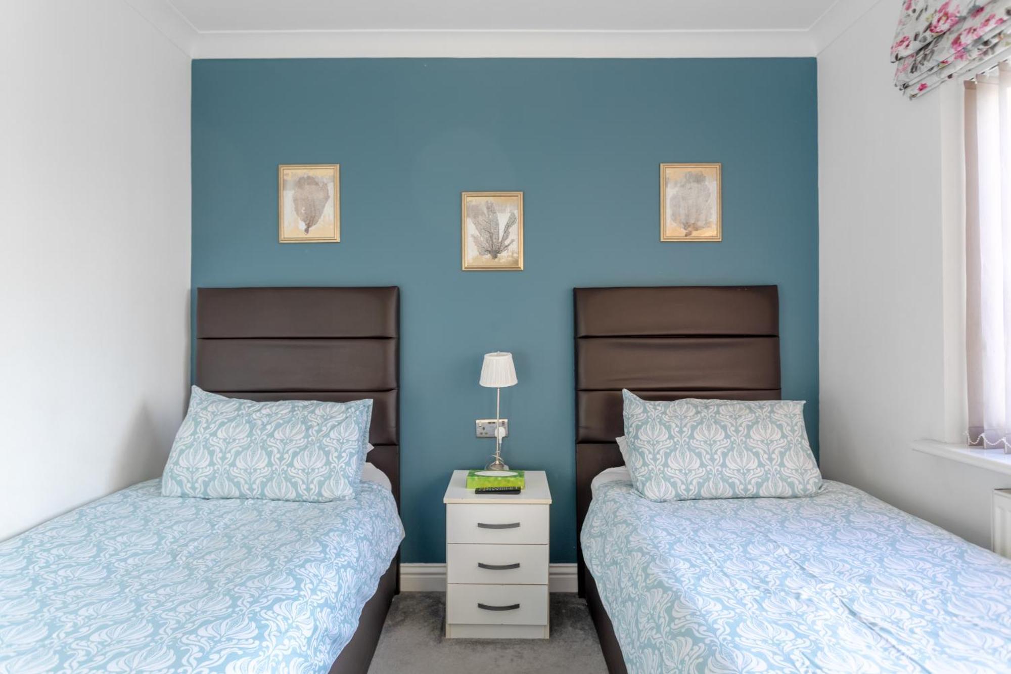 Apple House Wembley Hotel Barnet Bagian luar foto