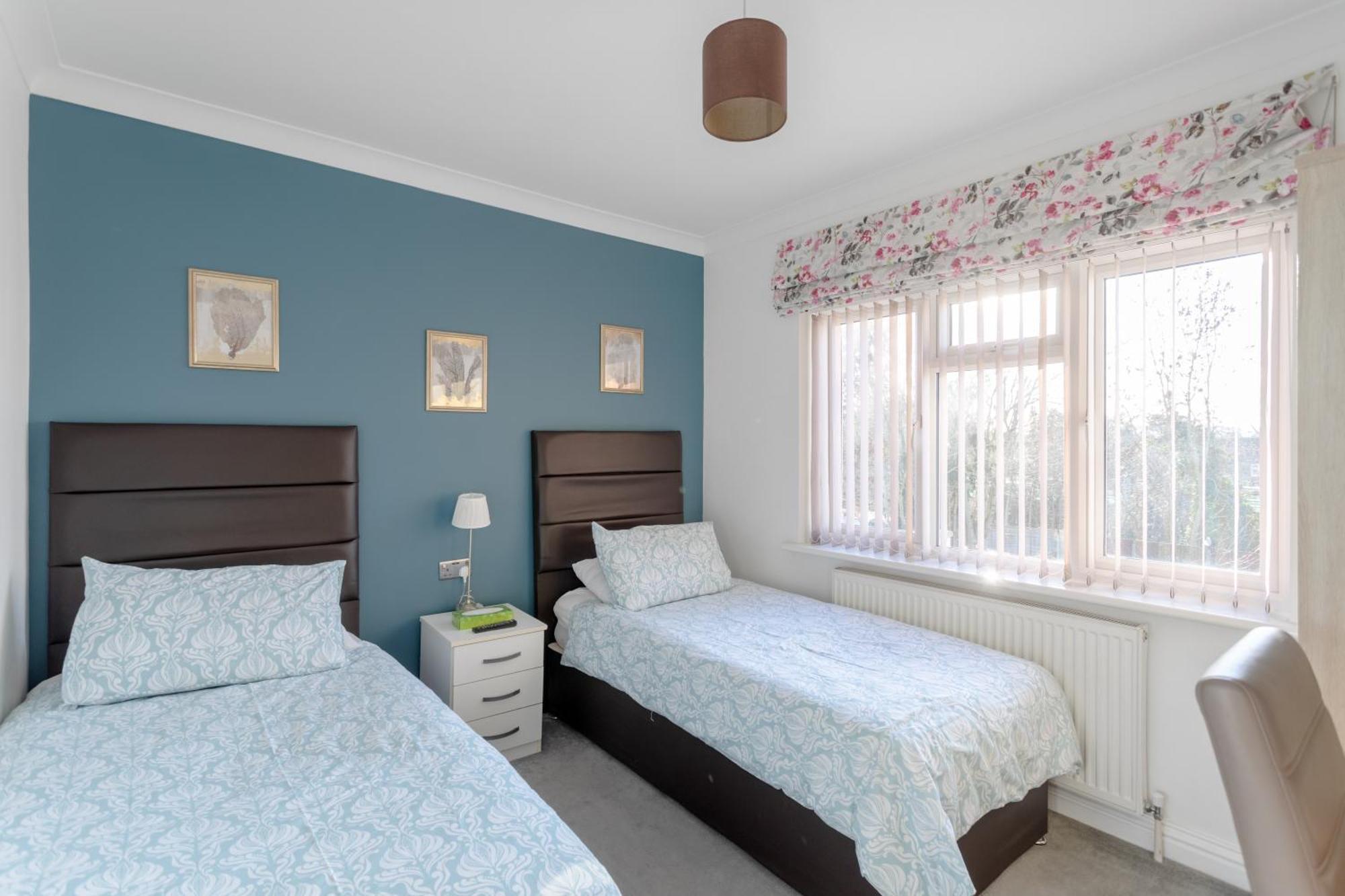 Apple House Wembley Hotel Barnet Bagian luar foto