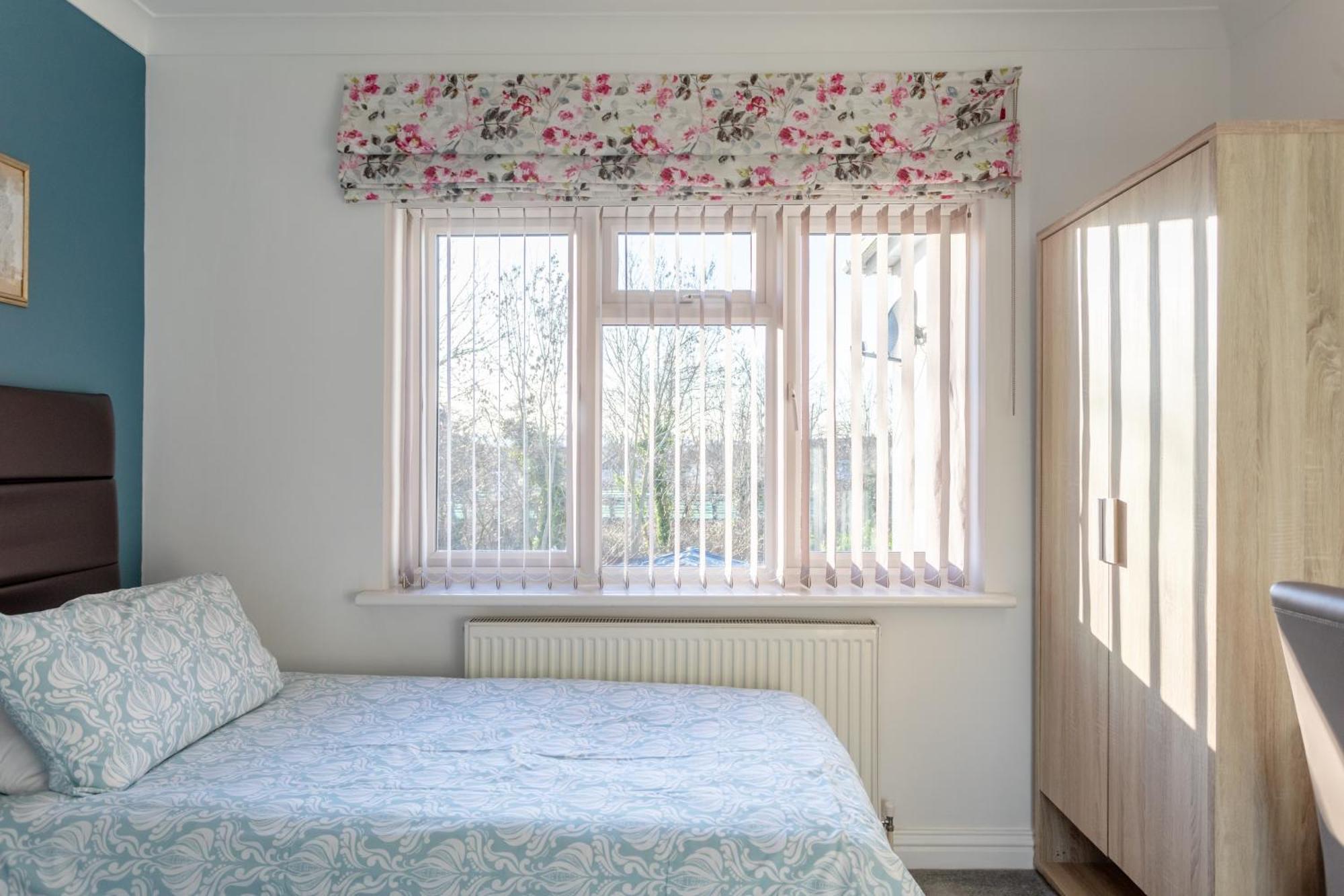 Apple House Wembley Hotel Barnet Bagian luar foto