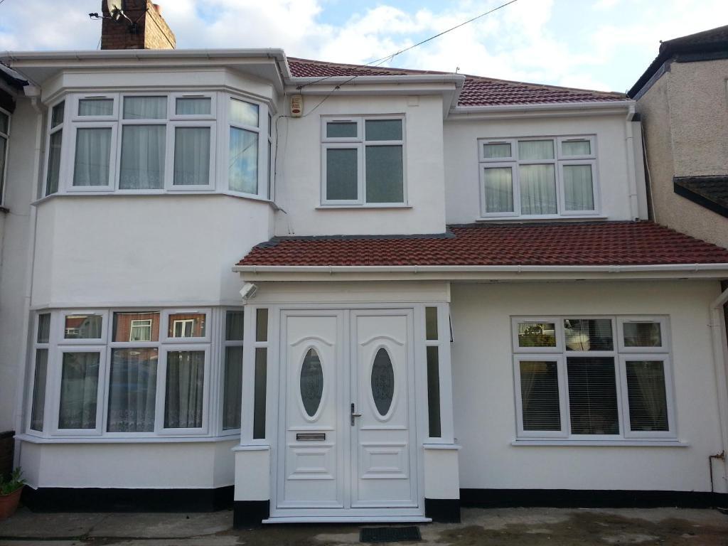 Apple House Wembley Hotel Barnet Bagian luar foto
